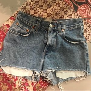 Vintage Levi’s 550 cut off shorts